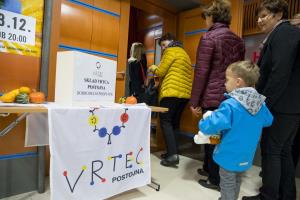 001Dobrodelni koncert vrtca , Foto atelje Postojna
